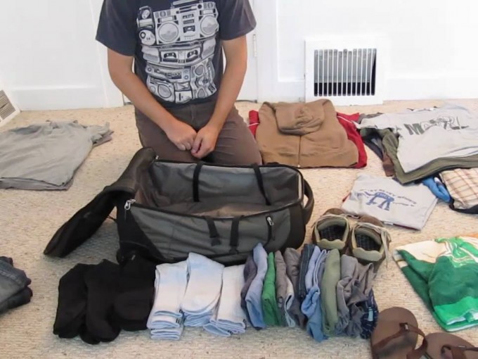 How to Pack Clothes for Traveling by Airplane